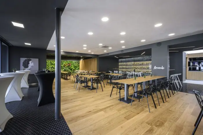 Hotel Amande Hustopeče — sklenářská realizace SKLOMONT, fotografie 2