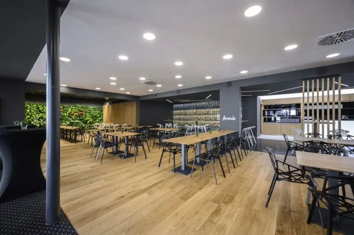 Hotel Amande Hustopeče — sklenářská realizace SKLOMONT, fotografie 3