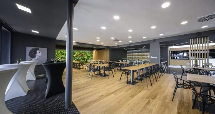 Hotel Amande Hustopeče — sklenářská realizace SKLOMONT, fotografie 4