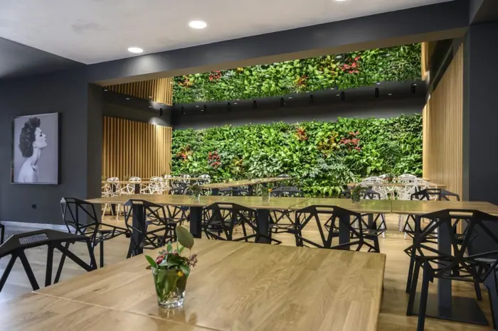 Hotel Amande Hustopeče — sklenářská realizace SKLOMONT, fotografie 5