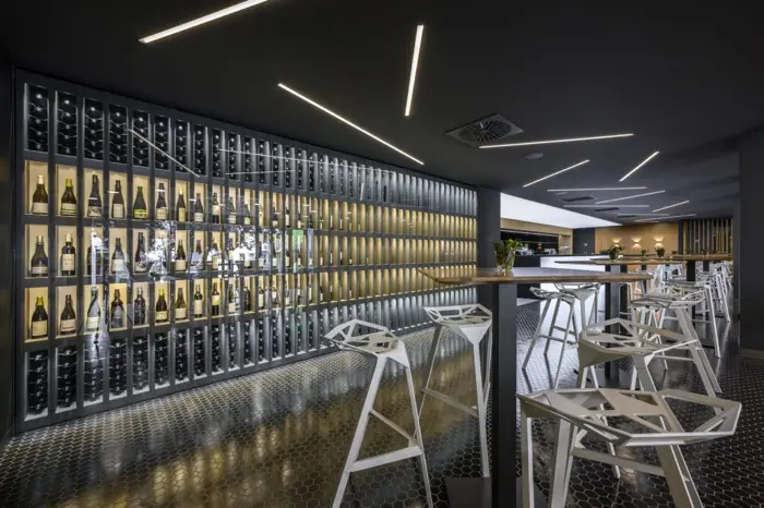 Hotel Amande Hustopeče — sklenářská realizace SKLOMONT, fotografie 9