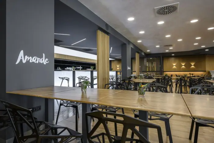 Hotel Amande Hustopeče — sklenářská realizace SKLOMONT, fotografie 10