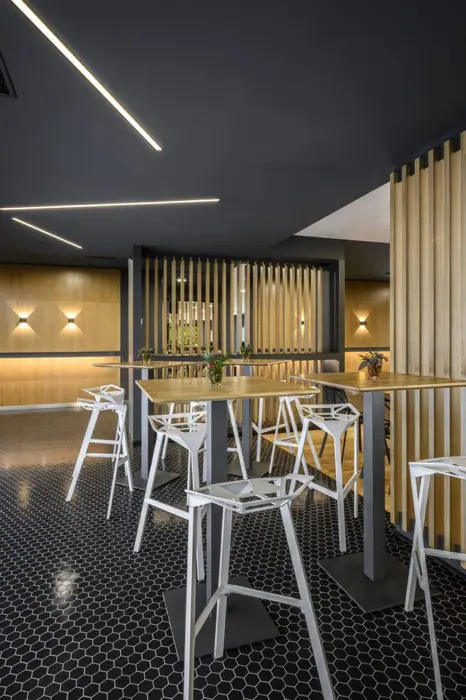 Hotel Amande Hustopeče — sklenářská realizace SKLOMONT, fotografie 12