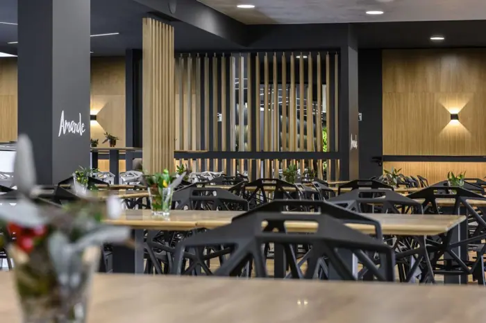 Hotel Amande Hustopeče — sklenářská realizace SKLOMONT, fotografie 20