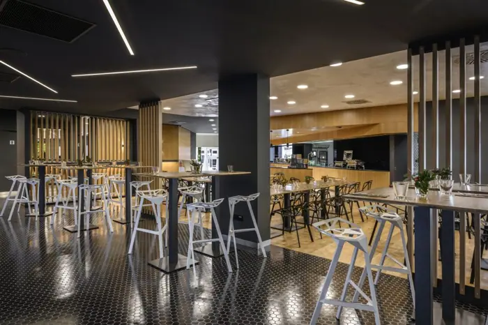 Hotel Amande Hustopeče — sklenářská realizace SKLOMONT, fotografie 46
